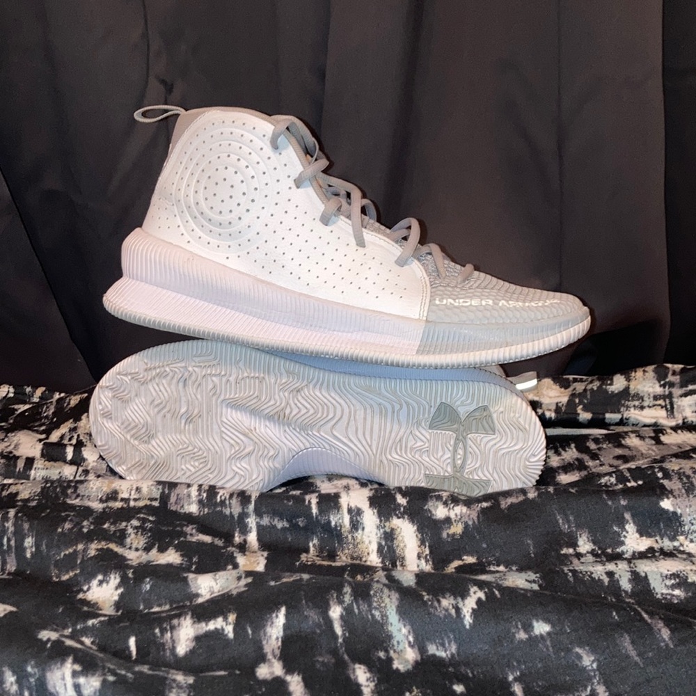 Under armor basketball shoes they are white and gray